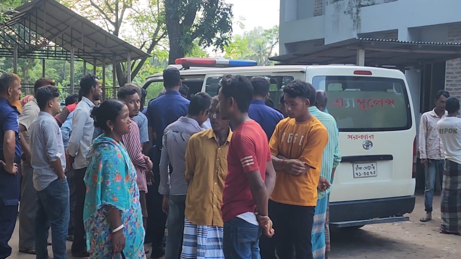 প্রেমিকাকে নিয়ে ঘুরতে বেরিয়ে সড়ক দুর্ঘটনায় প্রাণ গেল যুবকের